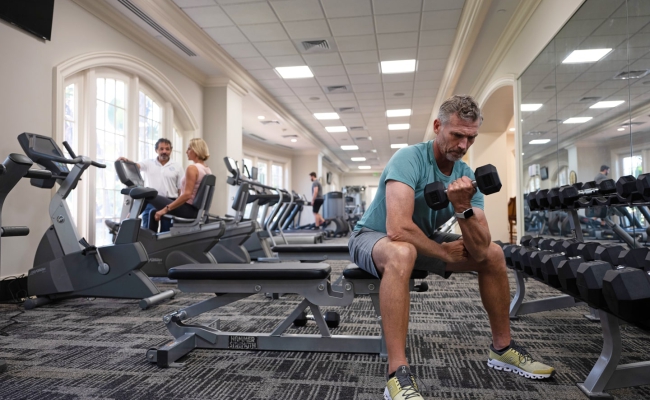 tesoro club member working out at the gym